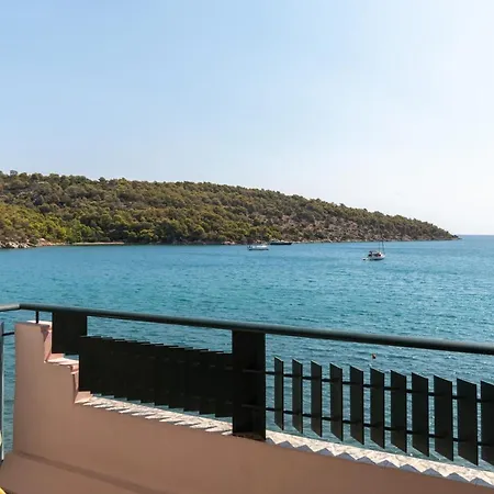 Hotell Binji Epidaurus